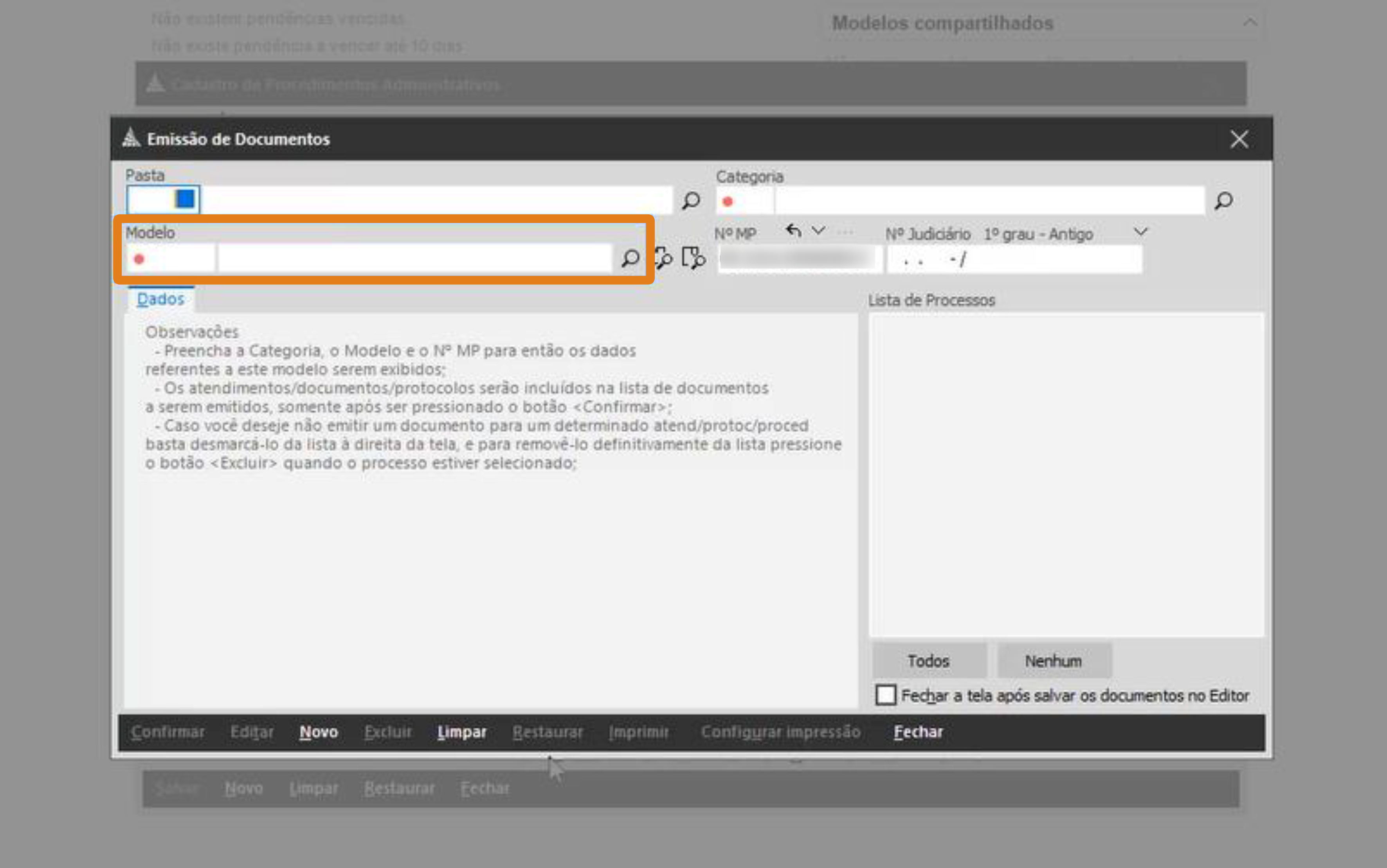 Tela de Emissão de Documentos, com campos Pasta, Categoria, Nº MP e lista de processos. O campo Modelo está destacado em laranja. Na parte inferior, há botões como Confirmar, Editar, Novo, Excluir, Limpar, Restaurar, Imprimir, Configurar impressão e Fechar.