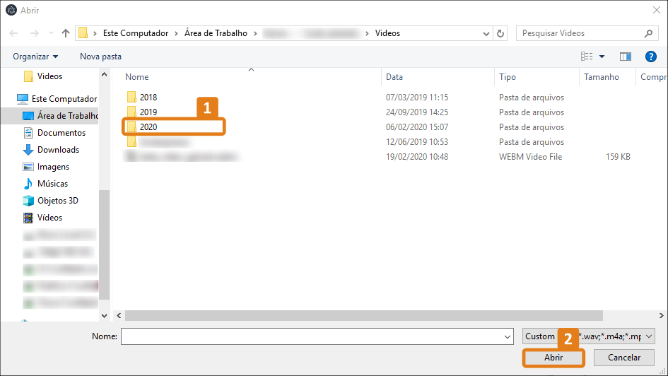Janela do Windows para seleção de arquivos, com a pasta '2020' destacada em laranja e o botão 'Abrir' também destacado em laranja