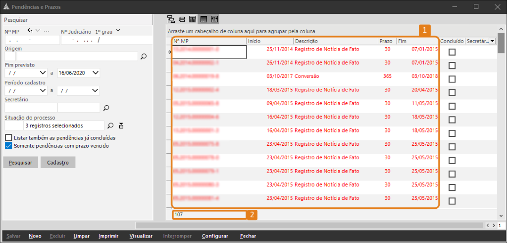 Interface do sistema Pendências e Prazos com lista em formato de tabela. Destaques em laranja na coluna principal com início, descrição, prazo e fim, e no total de registros exibido na parte inferior.