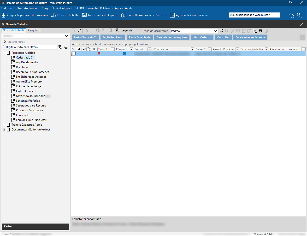 Tela “Fluxo de Trabalho” do Sistema de Automação da Justiça. À esquerda, há filtros de processos judiciais e documentos. Ao centro, uma área de listagem com colunas para informações como número do Judiciário, classe e assunto principal. 