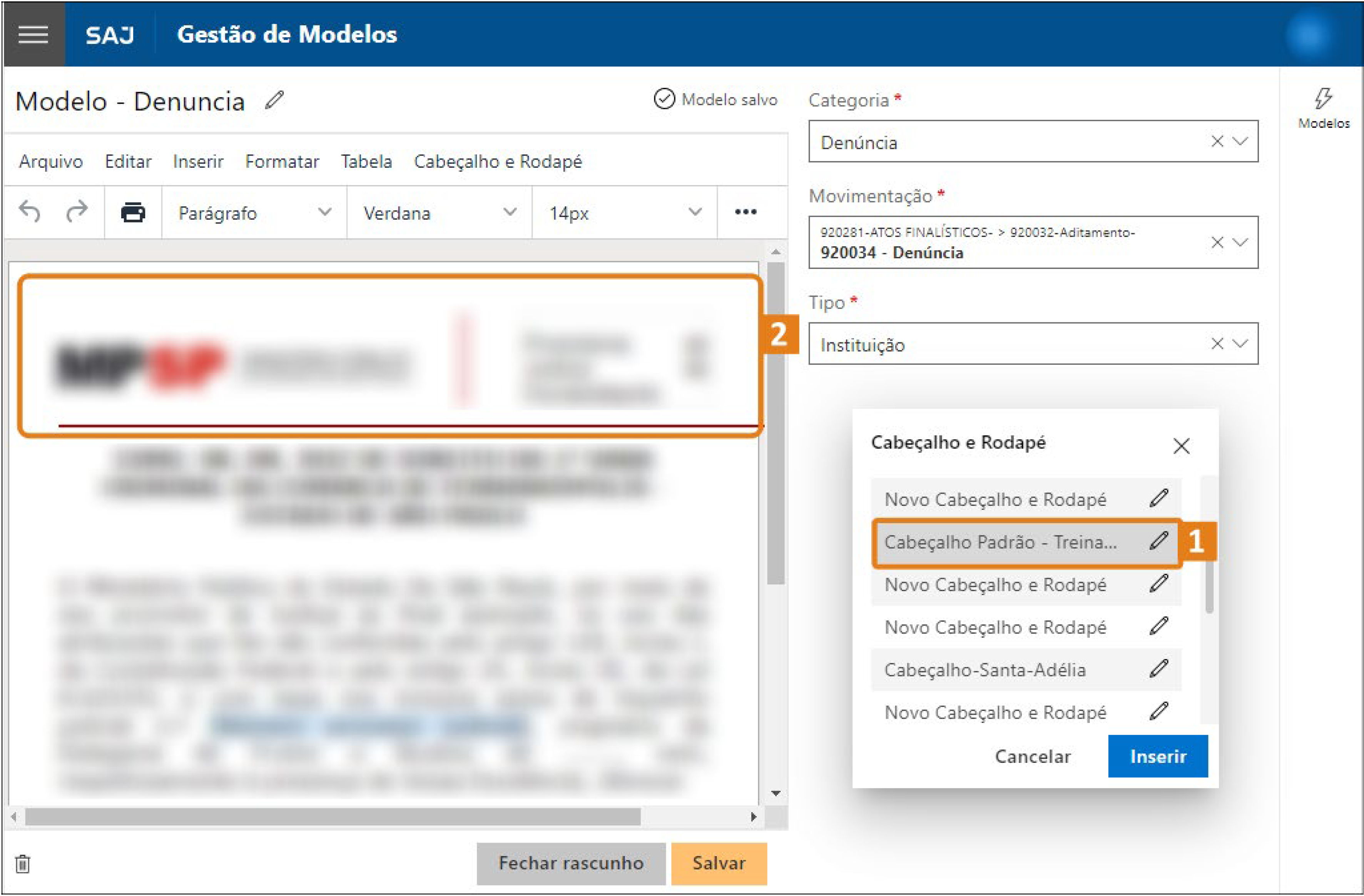 Na tela de Gestão de Modelos do SAJ, a lista de cabeçalhos e rodapés exibe a opção “Cabeçalho Padrão – Trein…” destacada em laranja (1). No editor, o cabeçalho inserido no documento também aparece destacado (2).