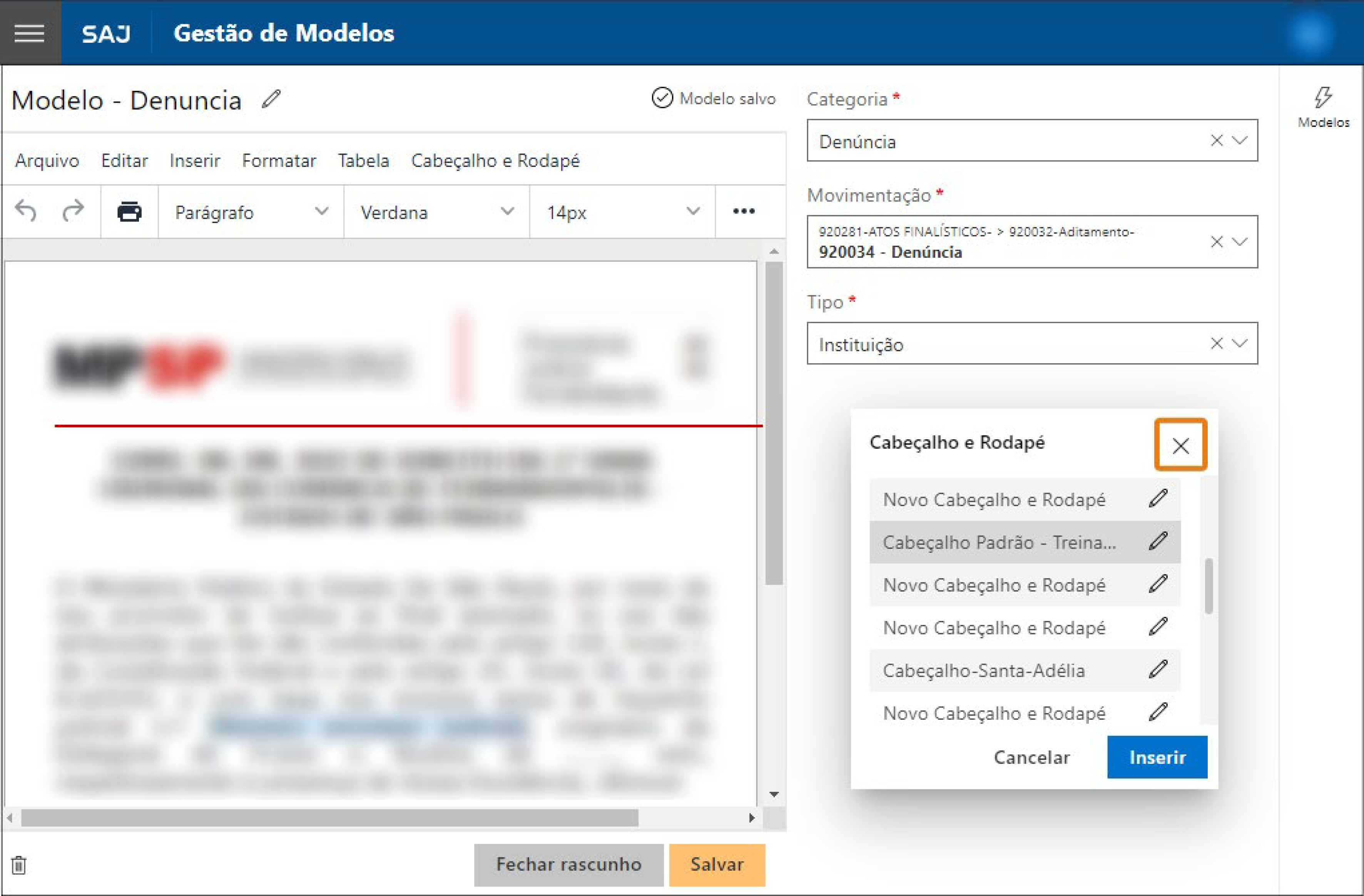 Na tela de Gestão de Modelos do SAJ, a janela de seleção de cabeçalhos e rodapés está aberta. O botão de fechar da janela aparece destacado em laranja