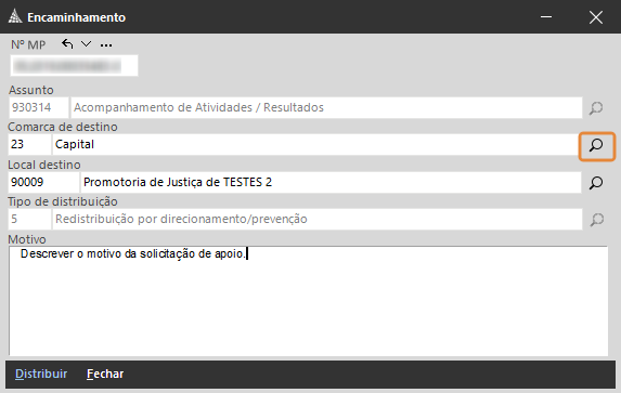 Tela de Encaminhamento no SAJ. Destaque: ícone de consulta ao lado do campo “Comarca de destino”.