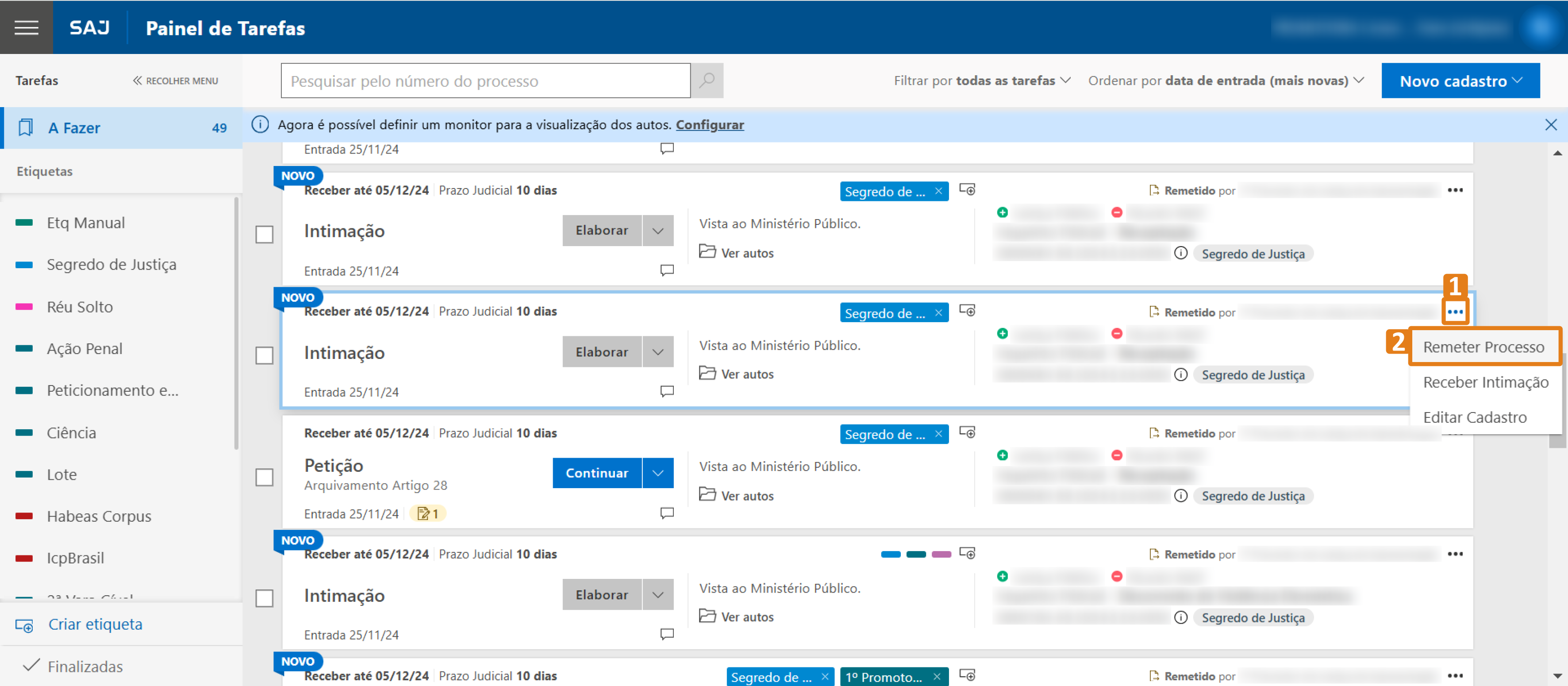 Painel de Tarefas do SAJ com lista de processos. Menu aberto à direita com destaque em laranja para “Remeter Processo”.