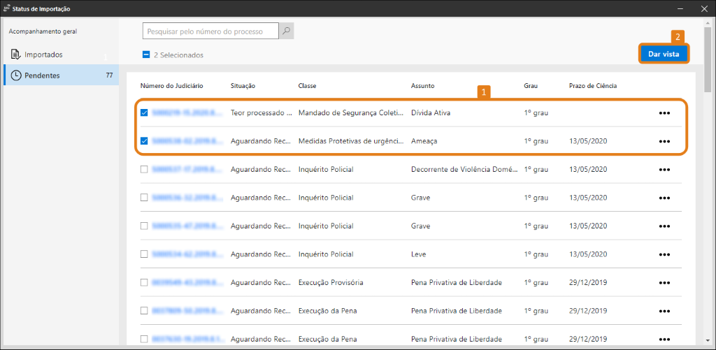 Tela do SAJ na área de Status de Importação. No centro da lista, o destaque em laranja marca duas intimações selecionadas. No canto superior direito, outro destaque indica o botão “Dar vista”.