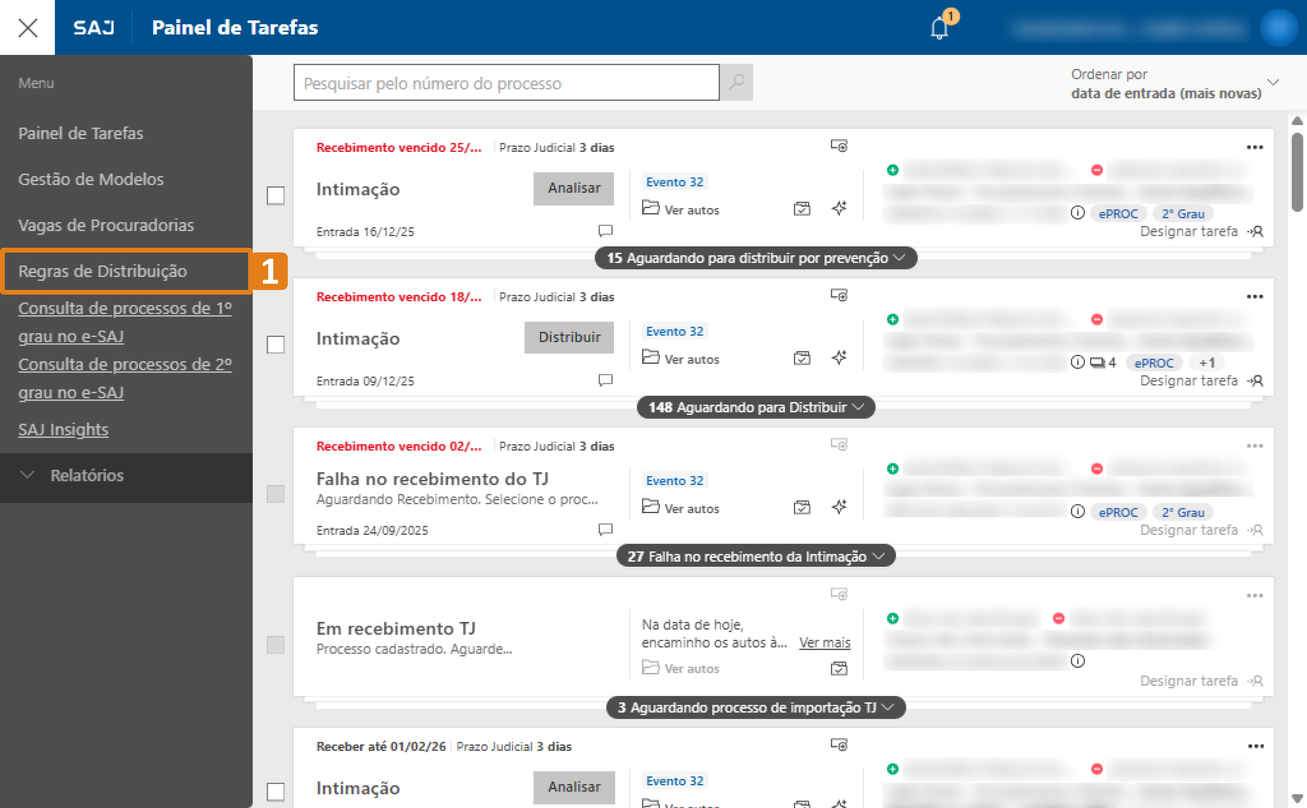 No sistema SAJ – Painel de Tarefas, a opção do menu lateral “Regras de Distribuição” está destacada em laranja com o número 1.